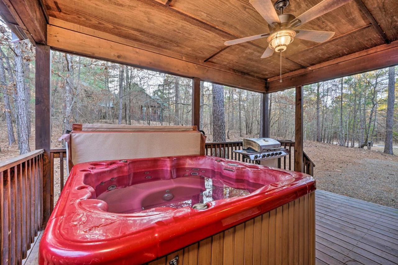 Broken Bow Cabin With Deck, Hot Tub And Fire Pit! Luaran gambar