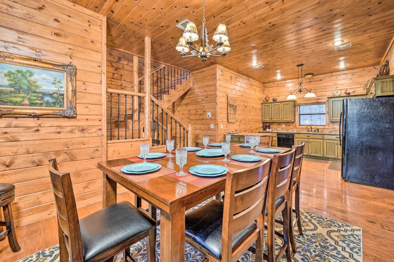 Broken Bow Cabin With Deck, Hot Tub And Fire Pit! Luaran gambar