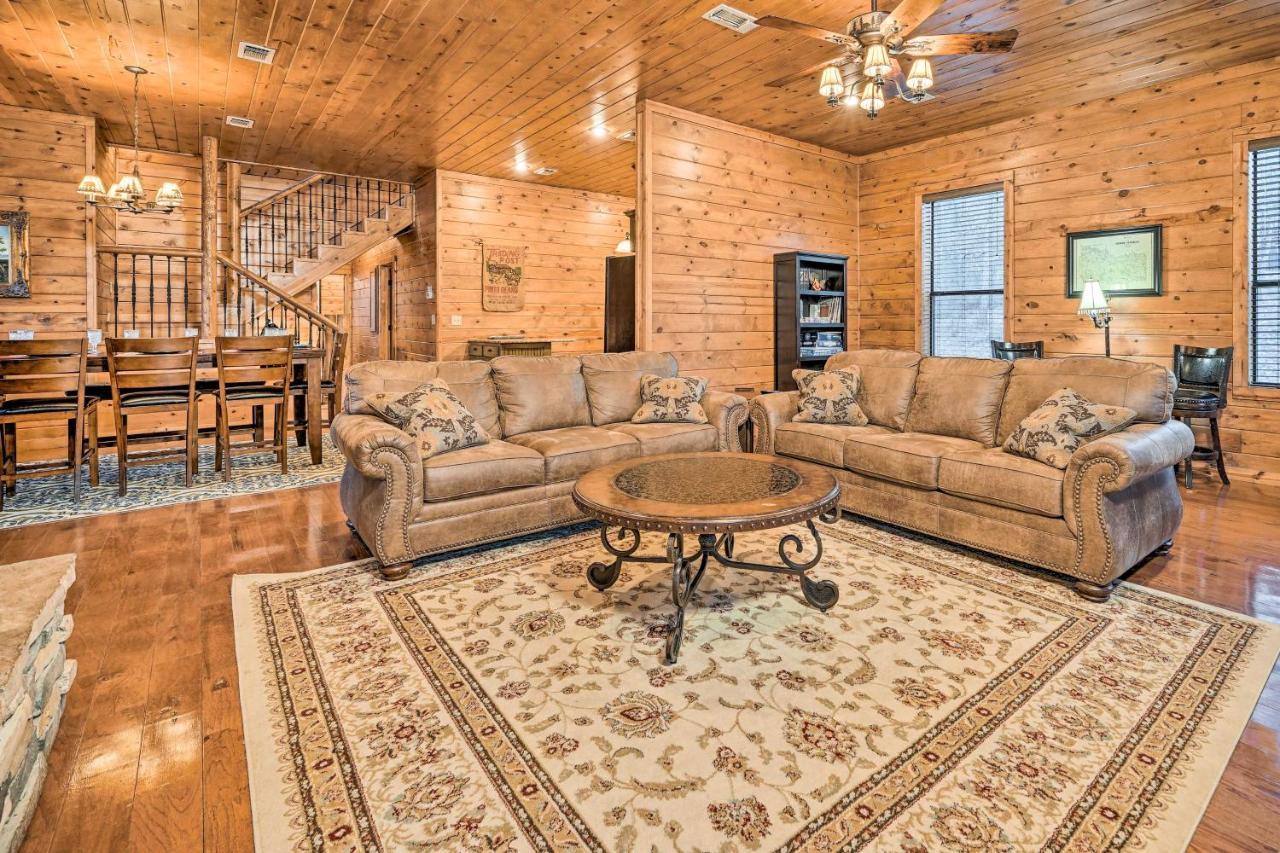 Broken Bow Cabin With Deck, Hot Tub And Fire Pit! Luaran gambar