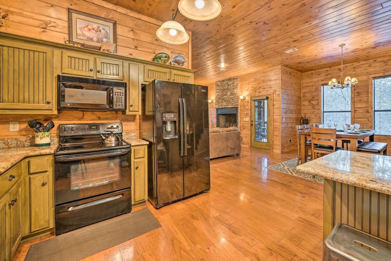 Broken Bow Cabin With Deck, Hot Tub And Fire Pit! Luaran gambar