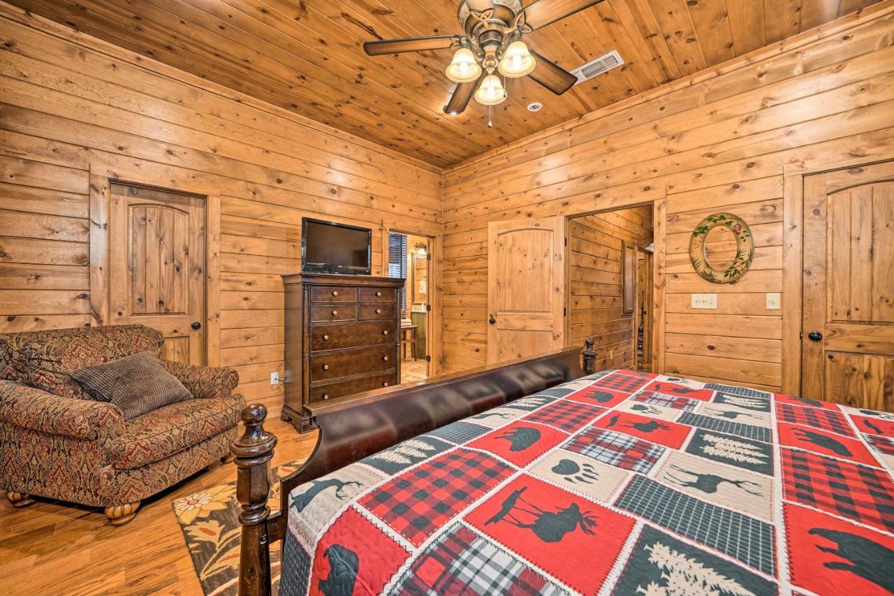 Broken Bow Cabin With Deck, Hot Tub And Fire Pit! Luaran gambar