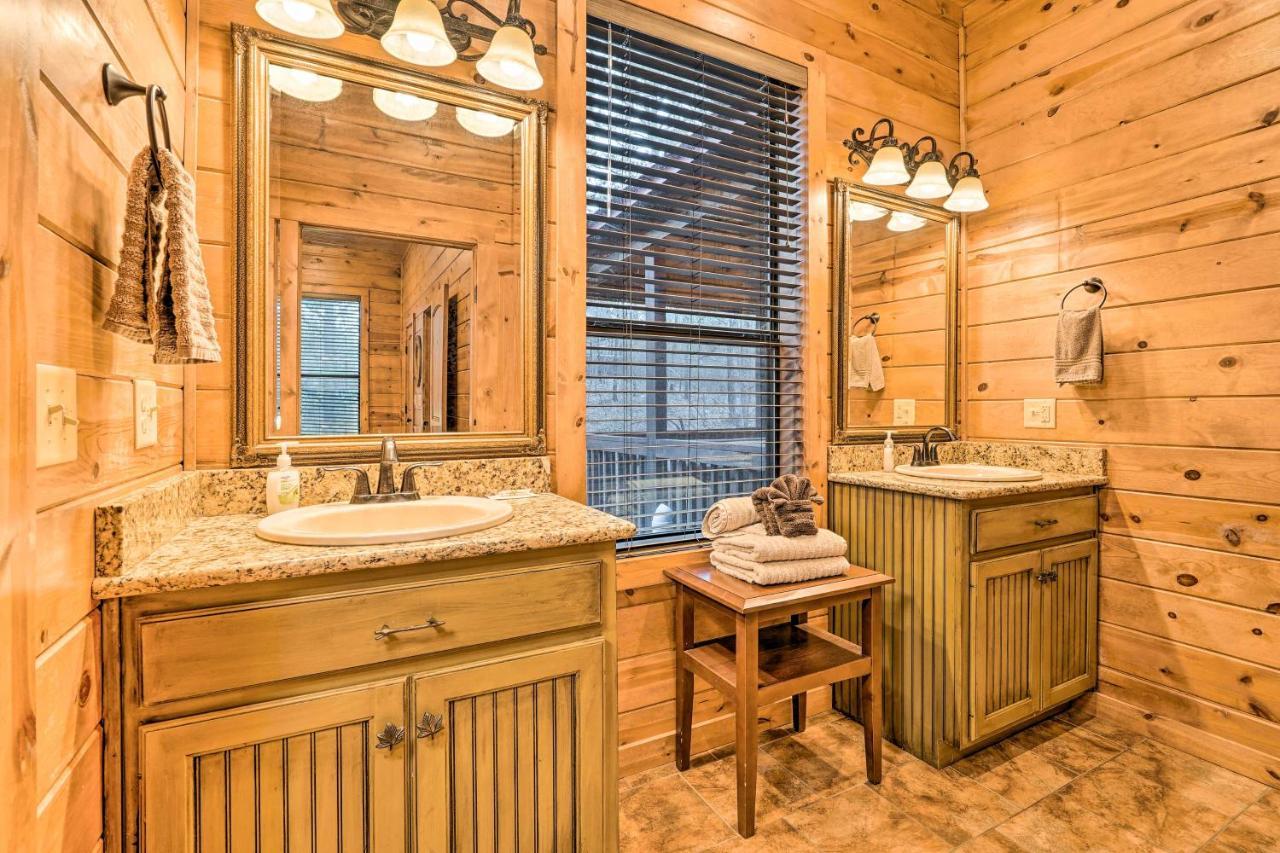 Broken Bow Cabin With Deck, Hot Tub And Fire Pit! Luaran gambar