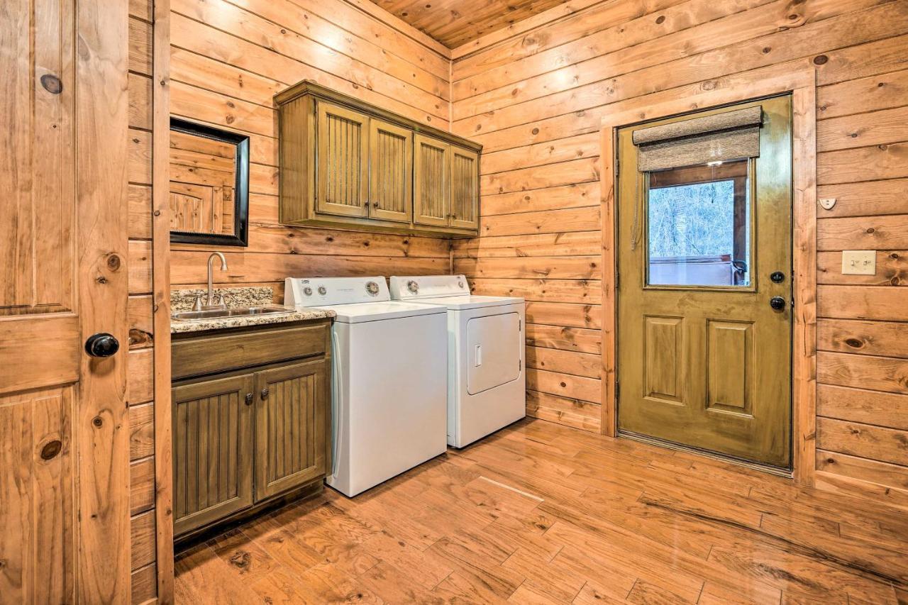 Broken Bow Cabin With Deck, Hot Tub And Fire Pit! Luaran gambar