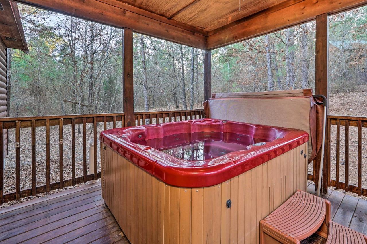 Broken Bow Cabin With Deck, Hot Tub And Fire Pit! Luaran gambar