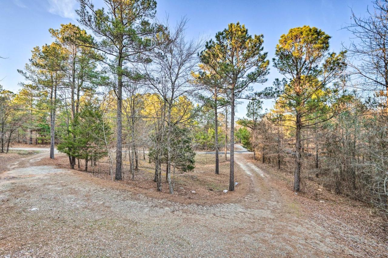 Broken Bow Cabin With Deck, Hot Tub And Fire Pit! Luaran gambar